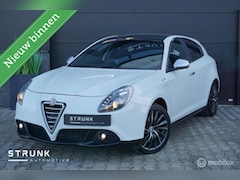 Alfa Romeo Giulietta - 1.4 T Limited Business Executive Sport Automaat Trekhaak Clima PDC LMV