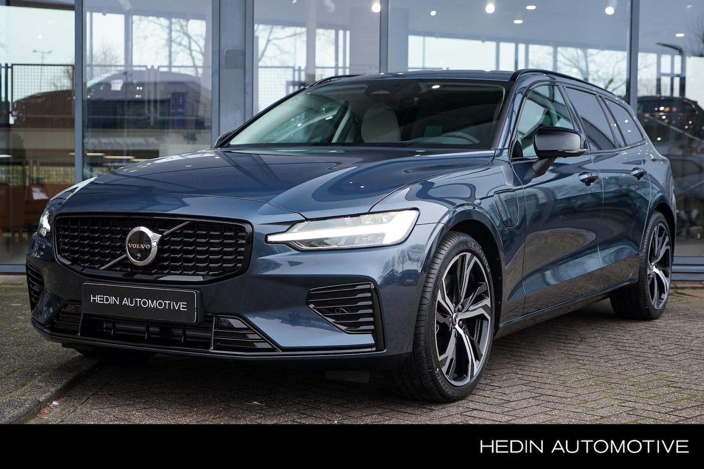 Volvo V60 - 2.0 T8 Plug-in hybrid AWD Plus Perform. Ed. Dark | Panorama Dak | Head-Up Display | 455PK - AutoWereld.nl