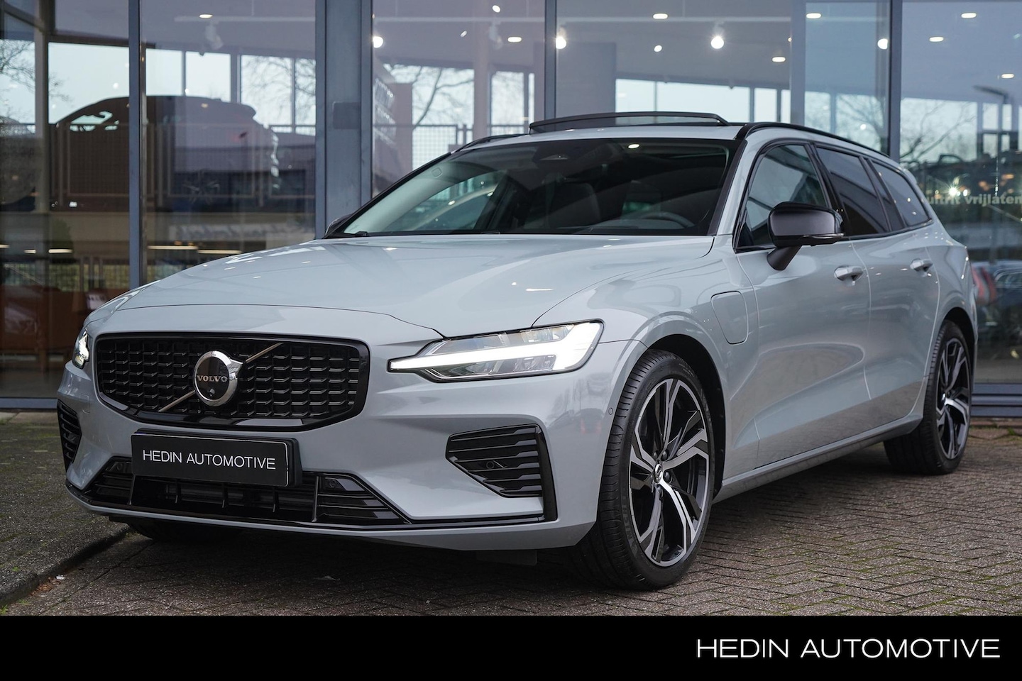 Volvo V60 - 2.0 T8 Plug-in hybrid AWD Plus Perform. Ed. Dark | 455PK | Adaptieve Cruise + Pilot Assist - AutoWereld.nl