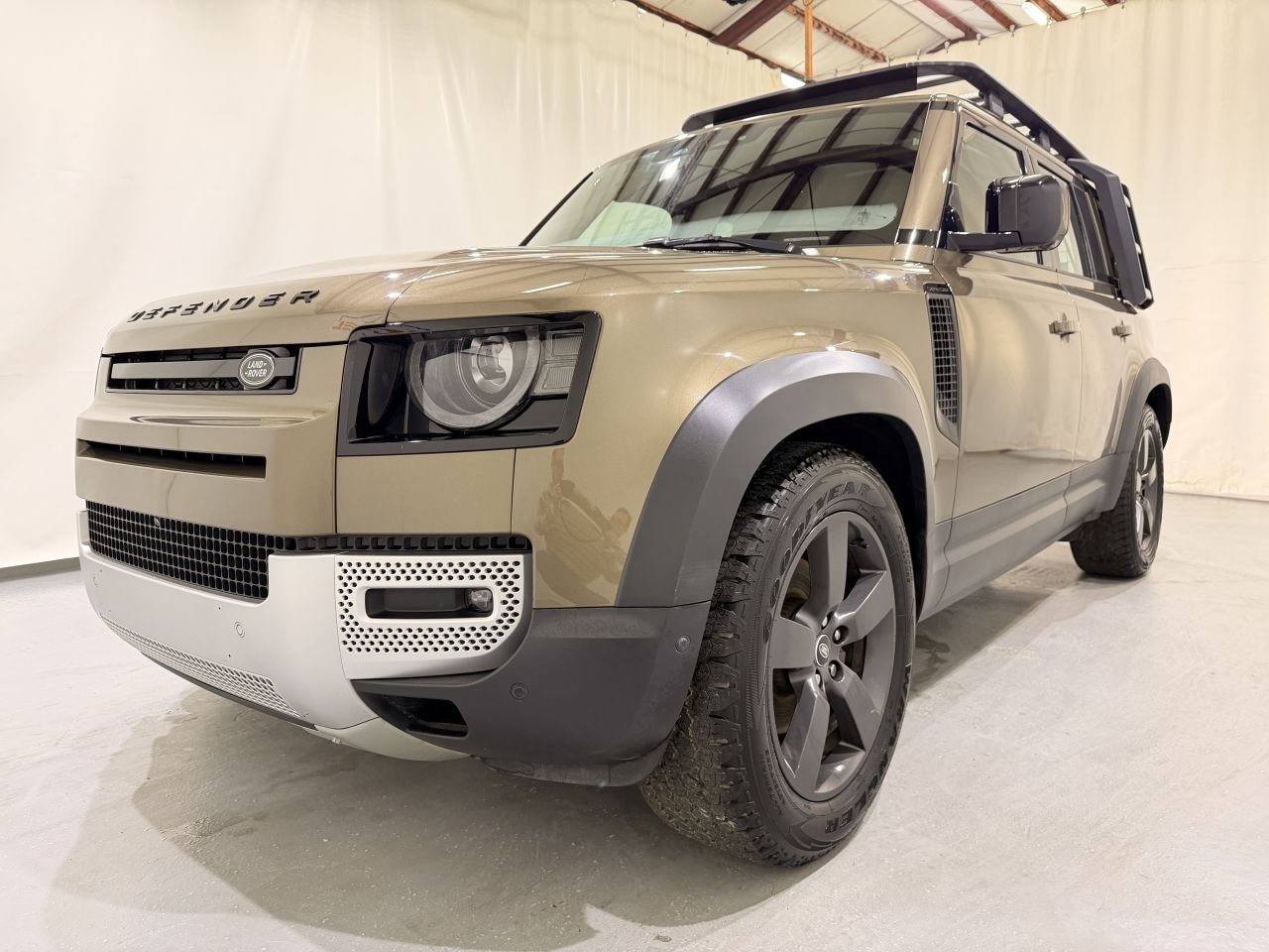 Land Rover Defender 110 - 3.0 D250 MHEV Aut8 Pano - AutoWereld.nl