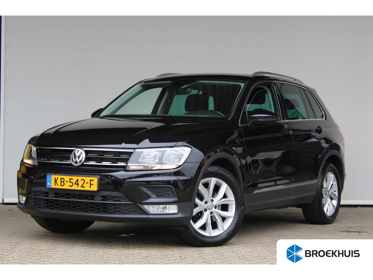 Volkswagen Tiguan - 1.4 TSI Connected Series | Apple carplay/ Android auto | Navigatie full map | Climate cont - AutoWereld.nl
