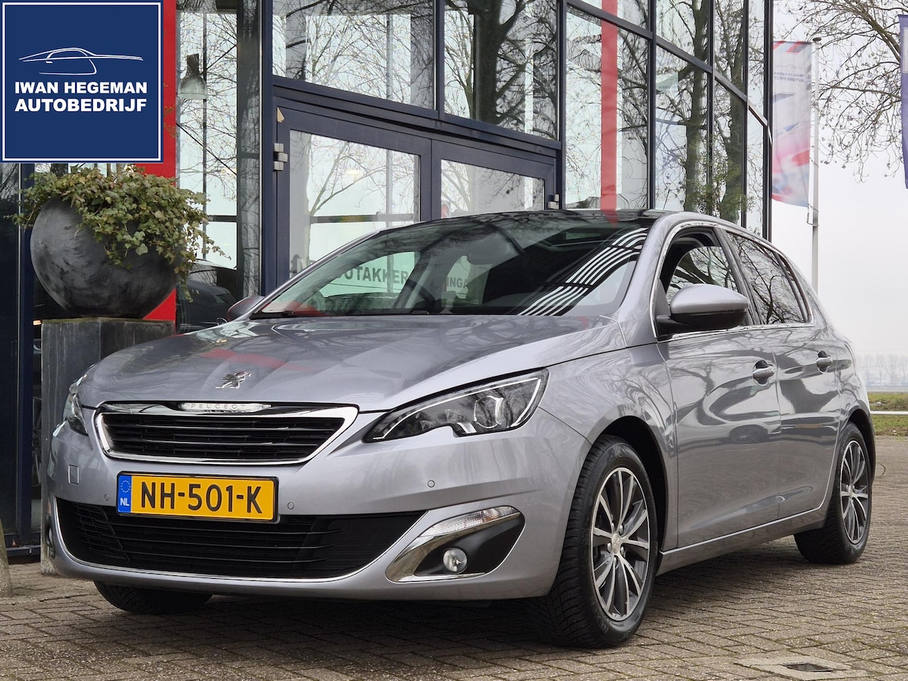 Peugeot 308 - 1.2 PureTech 130PK Allure | Panodak | Afn. Trekhaak | Climate Control | Cruise Control | P - AutoWereld.nl