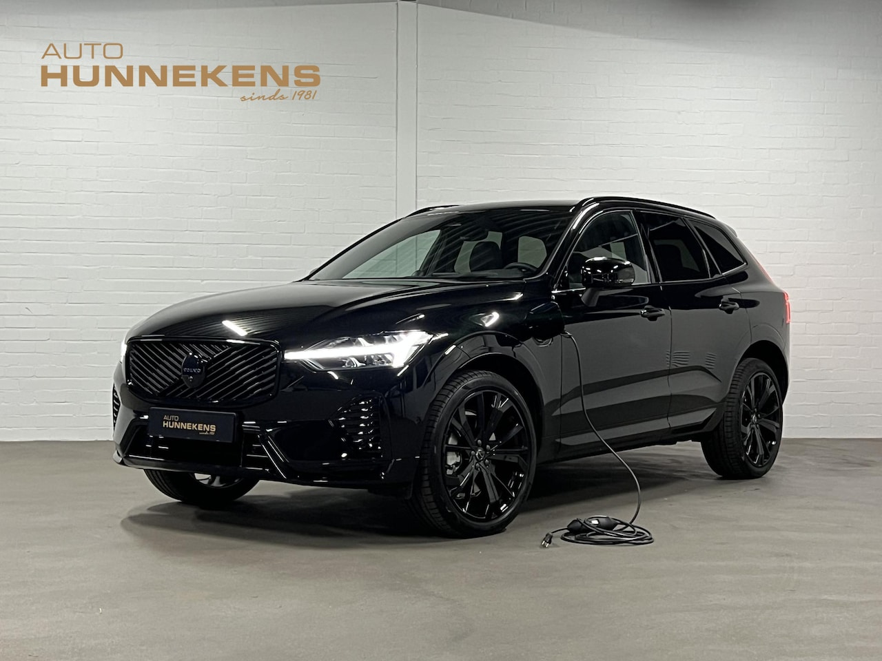 Volvo XC60 - 2.0 T8 Plug-in hybrid AWD Black Edition Luchtvering | Massage | Bowers & Wilkins | Adapt. - AutoWereld.nl