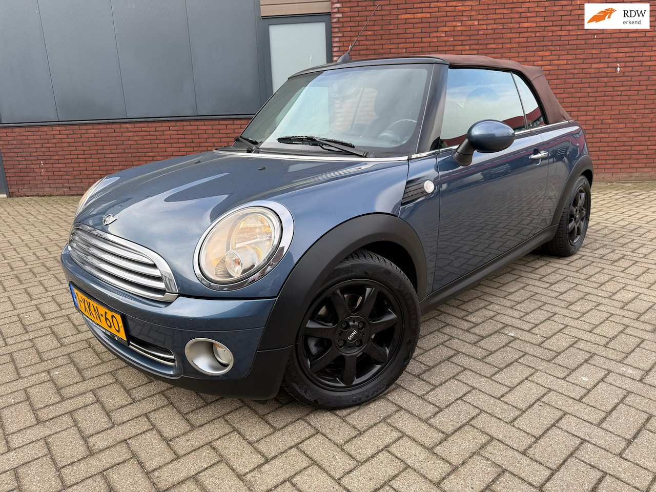 MINI Cabrio - Mini 1.6 Cooper 2009/ZEER MOOI/COMPLEET OMDERHOUDEN/AIRCO/HALF LEDER/BOEKJES EN 2 SLEUTELS - AutoWereld.nl