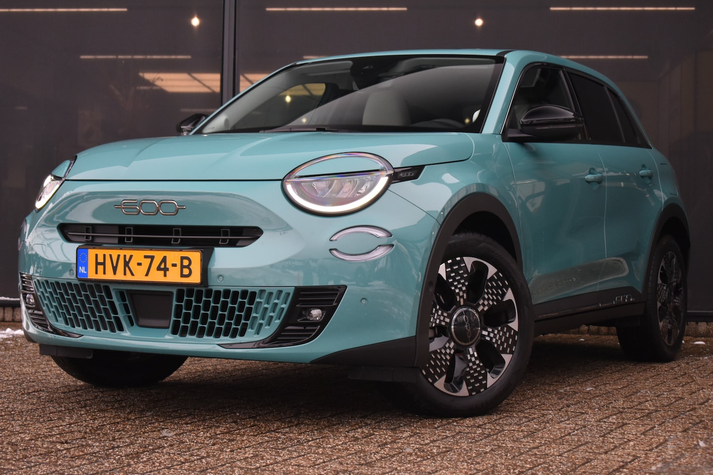 Fiat 600e - La Prima 54 kWh 156pk 3 Fase 8 Jaar Garantie! 98%SOH! | Massage | Vol-Leder | Adaptive Cru - AutoWereld.nl