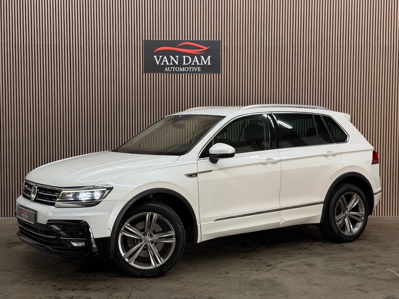 Volkswagen Tiguan - 2.0 TSI 4Motion R-Line DSG 2017 VIRTUAL CAMERA - AutoWereld.nl