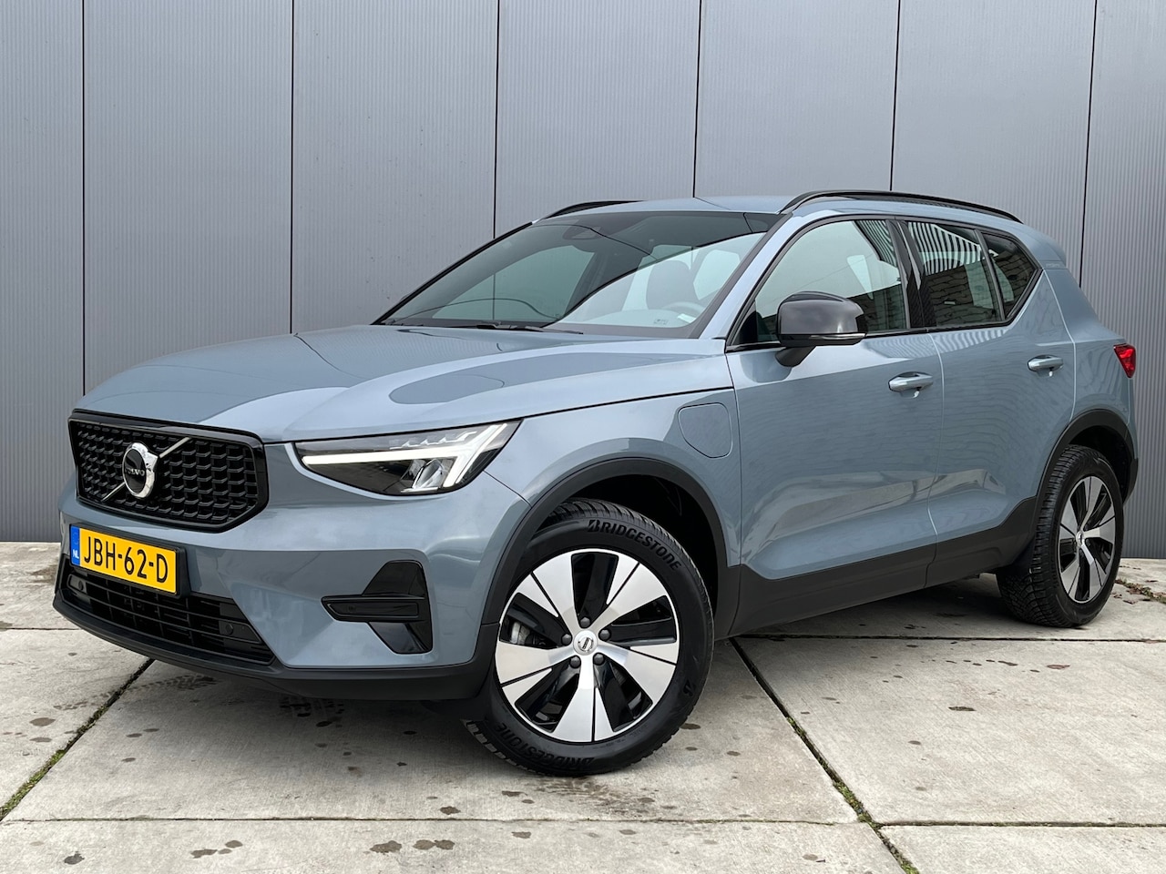 Volvo XC40 - 1.5 T4 Plug-in hybrid Plus Dark | Camera | Harman Kardon | Memory | Stoel- Stuurverwarming - AutoWereld.nl