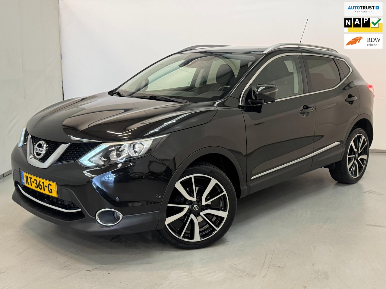Nissan Qashqai - 1.2 Tekna / NL-auto / Pano / Leder / Stoelverwarming - AutoWereld.nl
