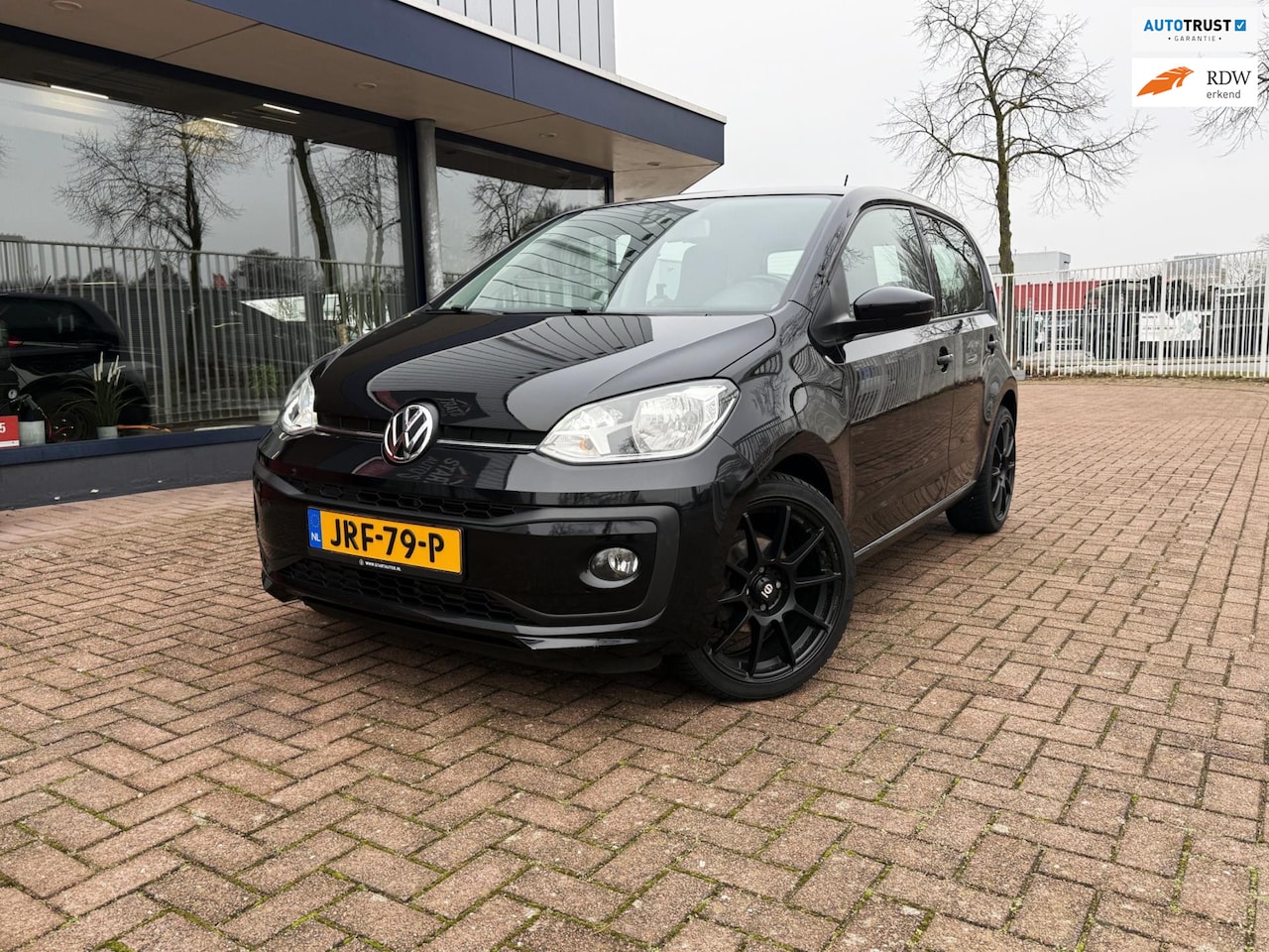 Volkswagen Up! - 1.0 BMT high up! | Cruise | PDC - AutoWereld.nl