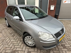 Volkswagen Polo - 1.4-16V Comfortline / Navi / PDC / Clima / Cruise / 5DRS