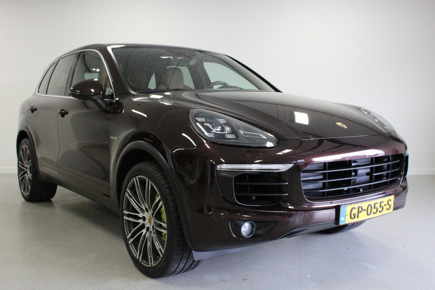 Porsche Cayenne - 3.0 S E-Hybrid | 480PK | STANDKACHEL | BOSE | KEYLESS | TREKHAAK | 21'LMV | LED | PDC-V/A - AutoWereld.nl