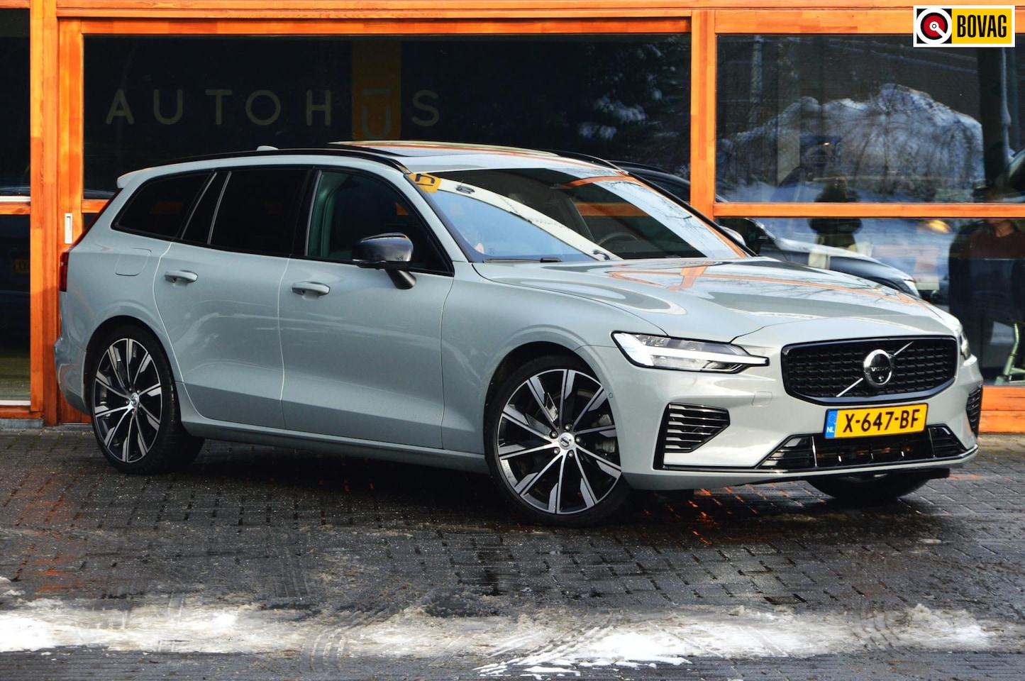 Volvo V60 - T6 Hybride AWD Plus Dark | Panoramadak | Harman/Kardon | Stoel + Stuur Verwarmd | Pilot-As - AutoWereld.nl