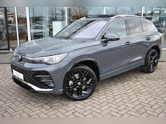 Volkswagen Tiguan - R-Line Edition - eHybrid Inclusief €2000, - inruilvoordeel | PANORAMA DAK | TREKHAAK | 360