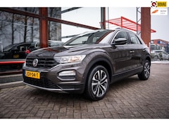 Volkswagen T-Roc - 1.5 TSI Sport Business R | Leder | Stoelverwarming | Carplay | Adaptieve cruise | Elek. ac