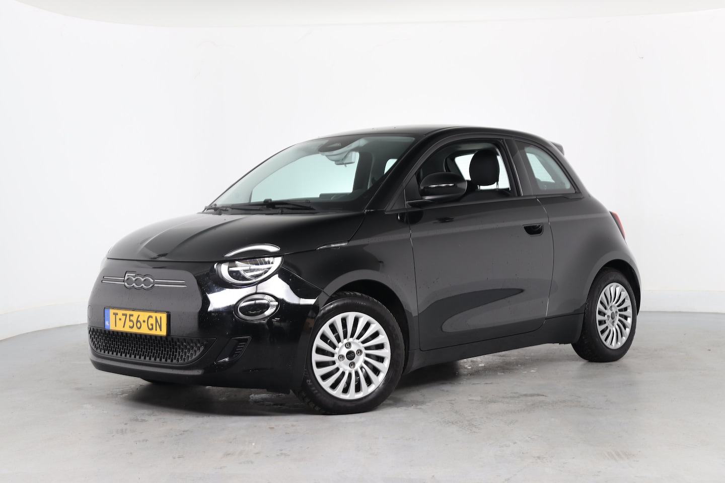 Fiat 500e - Urban 42 kWh | Climate Control | Cruise Control | Keyless | Apple Carplay / Android Auto - AutoWereld.nl