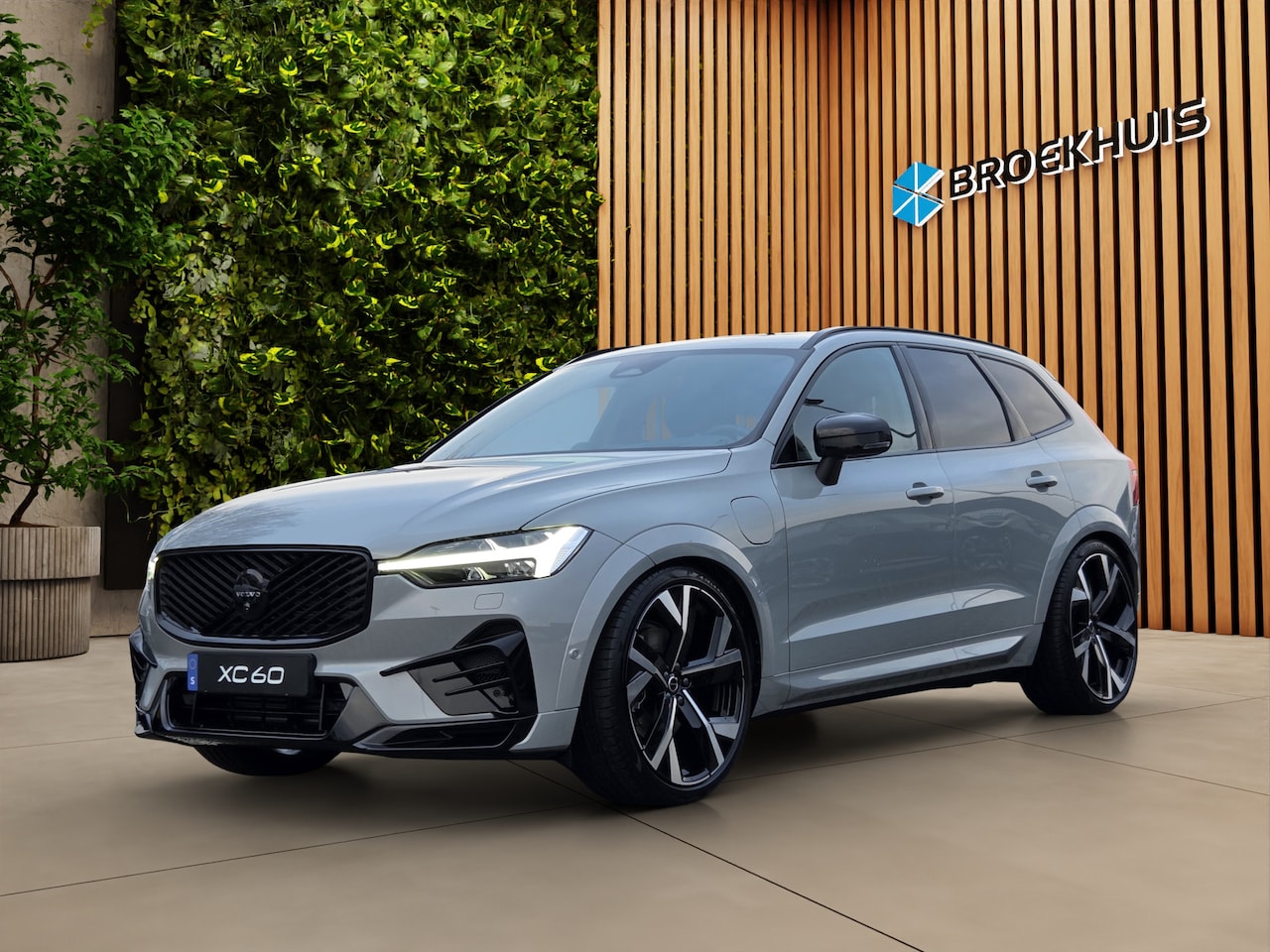 Volvo XC60 - 2.0 T8 455pk Plug-in hybrid AWD Ultra Black Edition HEICO SPORTIV | Luchtvering | Bowers&W - AutoWereld.nl