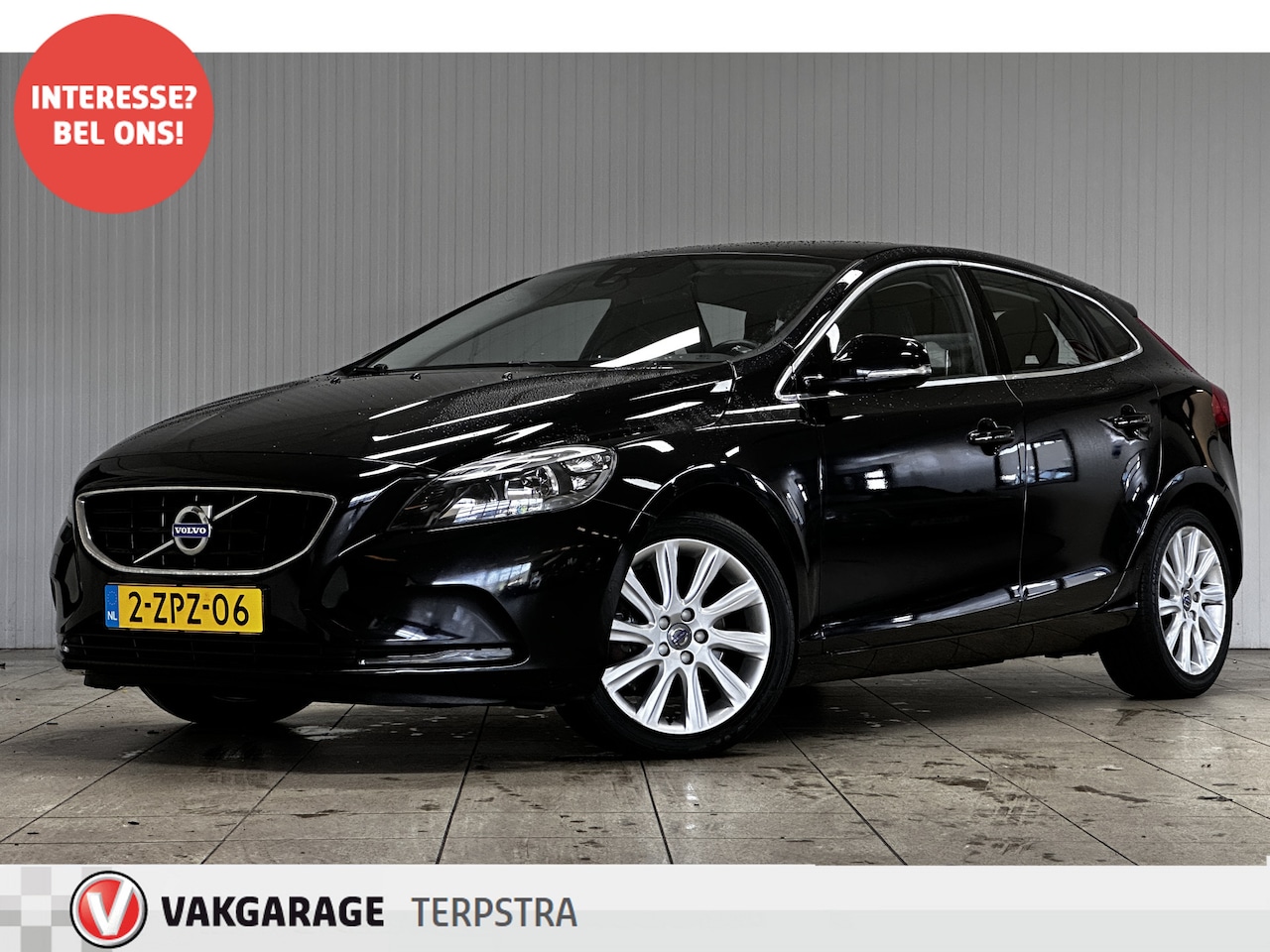 Volvo V40 - 1.6 T3 Momentum/ D-Riem verv: 162.000 KM!/ Virtual Dash./ Trekhaak/ 17'' LMV/ Half-Leder/ - AutoWereld.nl