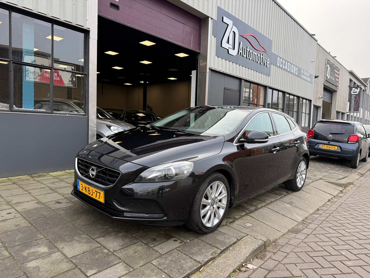 VOLVO V40