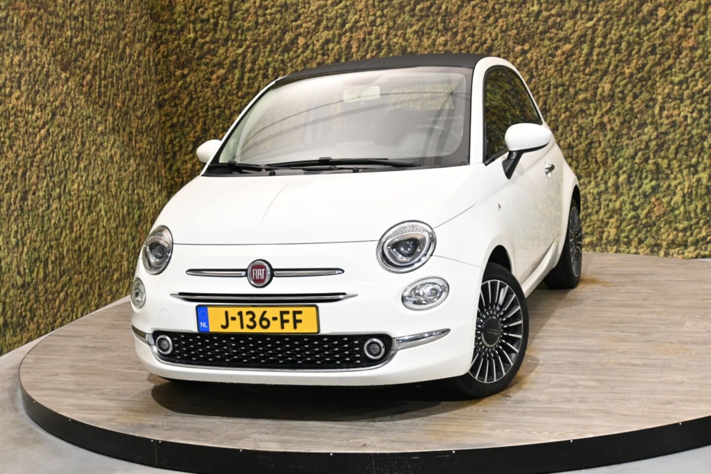 Fiat 500 C - 1.2 Lounge Cabrio | PDC | Airco - AutoWereld.nl