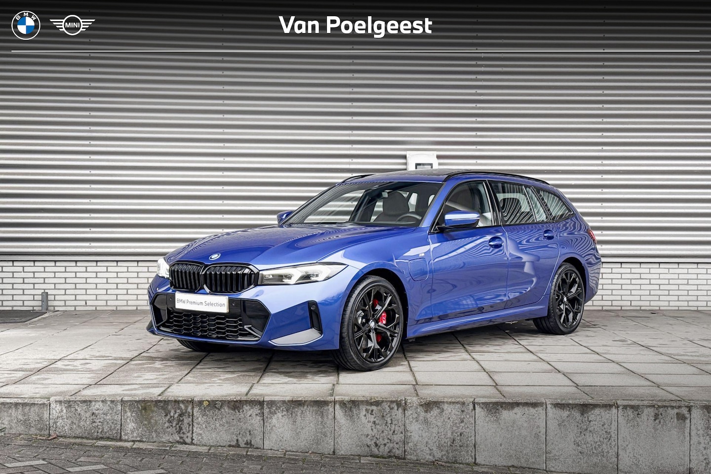 BMW 3-serie Touring - 330e xDrive M Sportpakket Pro / Trekhaak / Panoramadak / M Koplampen Shadow Line / Elektri - AutoWereld.nl