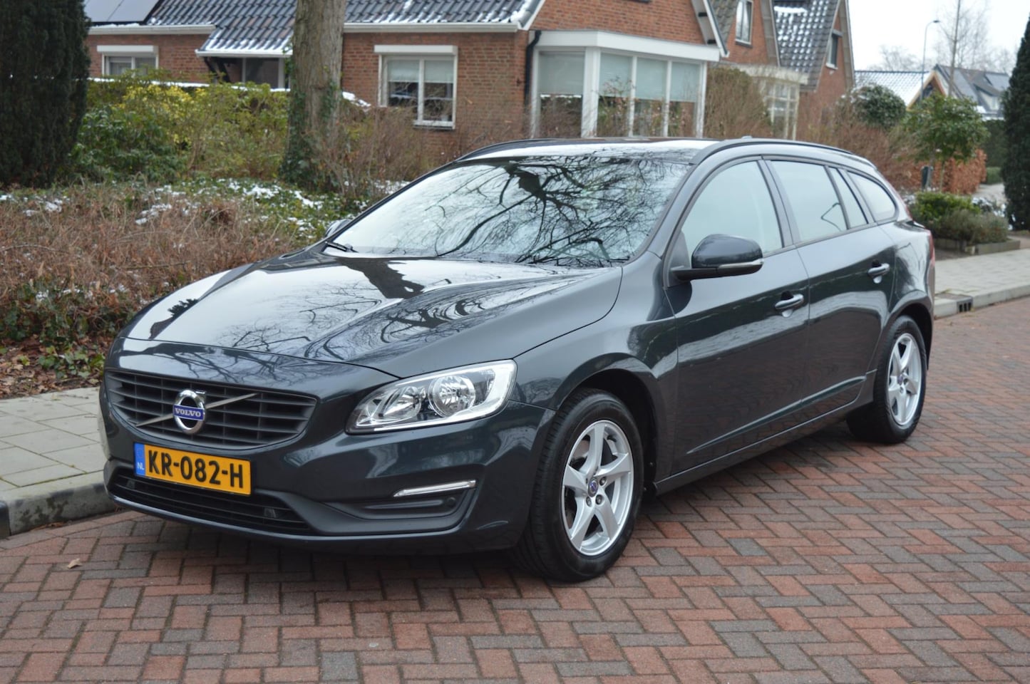 Volvo V60 - 2.0 D3 Summum navi/dealer onderh/184dkm - AutoWereld.nl