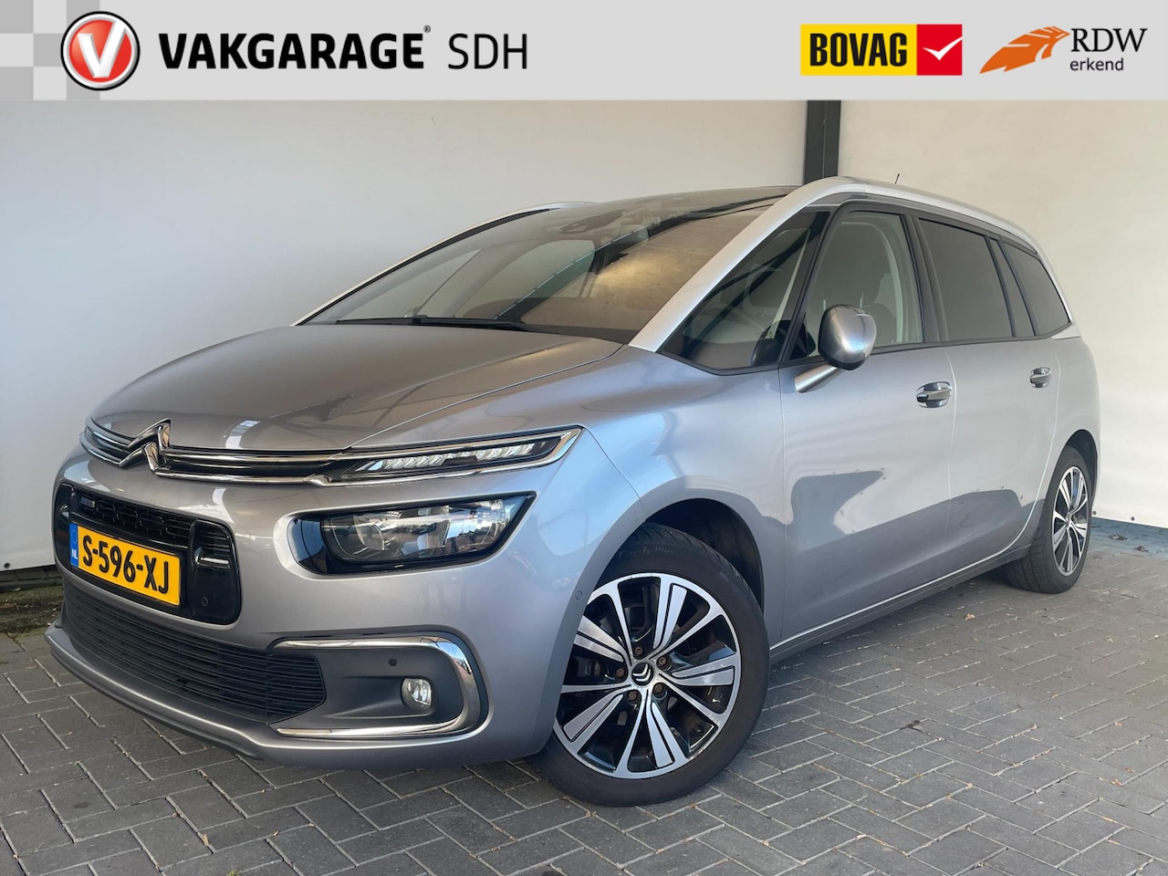 Citroën Grand C4 Picasso - 1.2 PureTech Shine|Automaat|7 Persoons|3x isofix|Trekhaak|Panoramadak|Stoelmassage - AutoWereld.nl