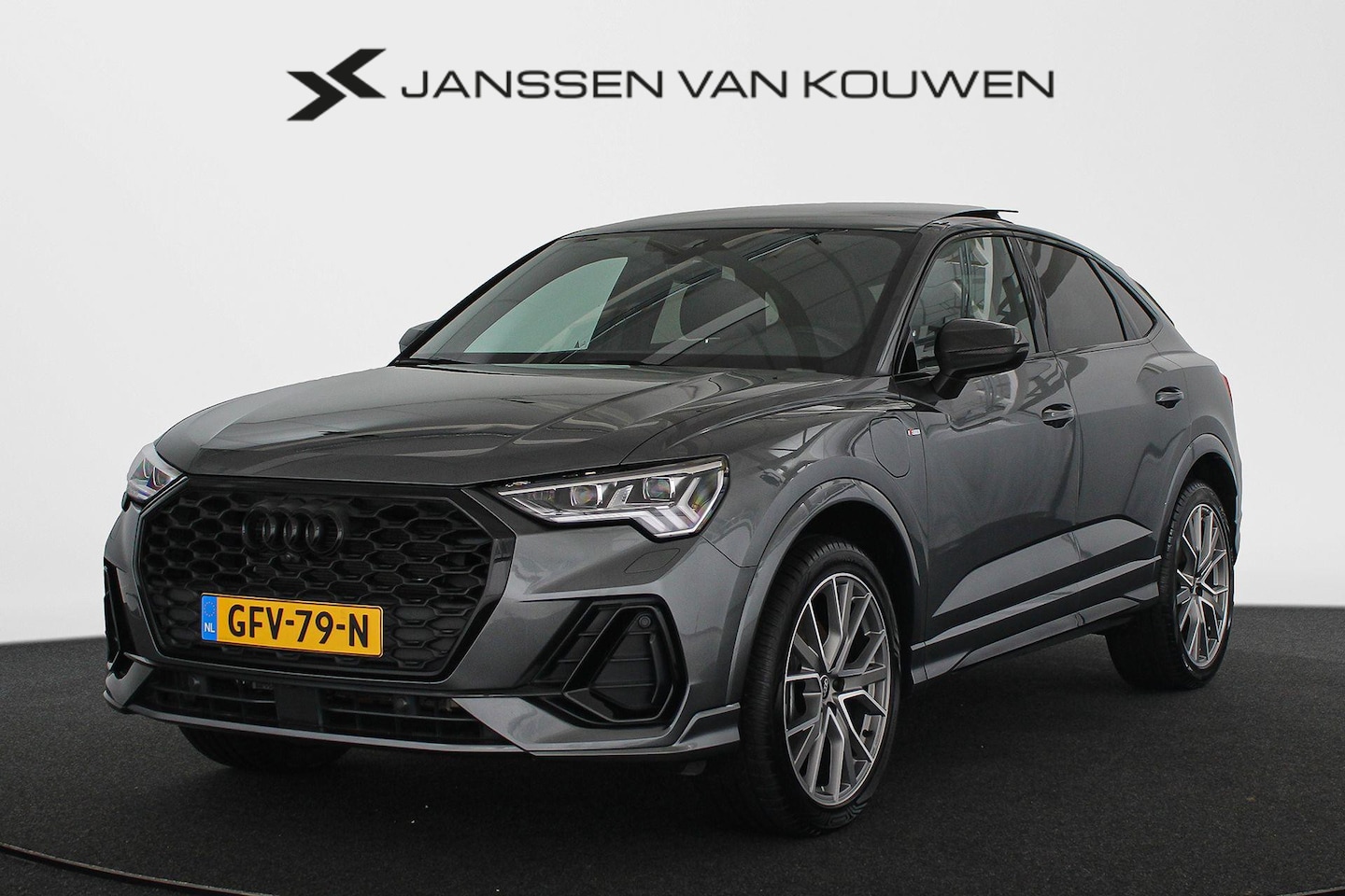 Audi Q3 Sportback - 45 TFSI e S Edition Pano Stoelverwarming Trekhaak SONOS Matrix LED 20" - AutoWereld.nl