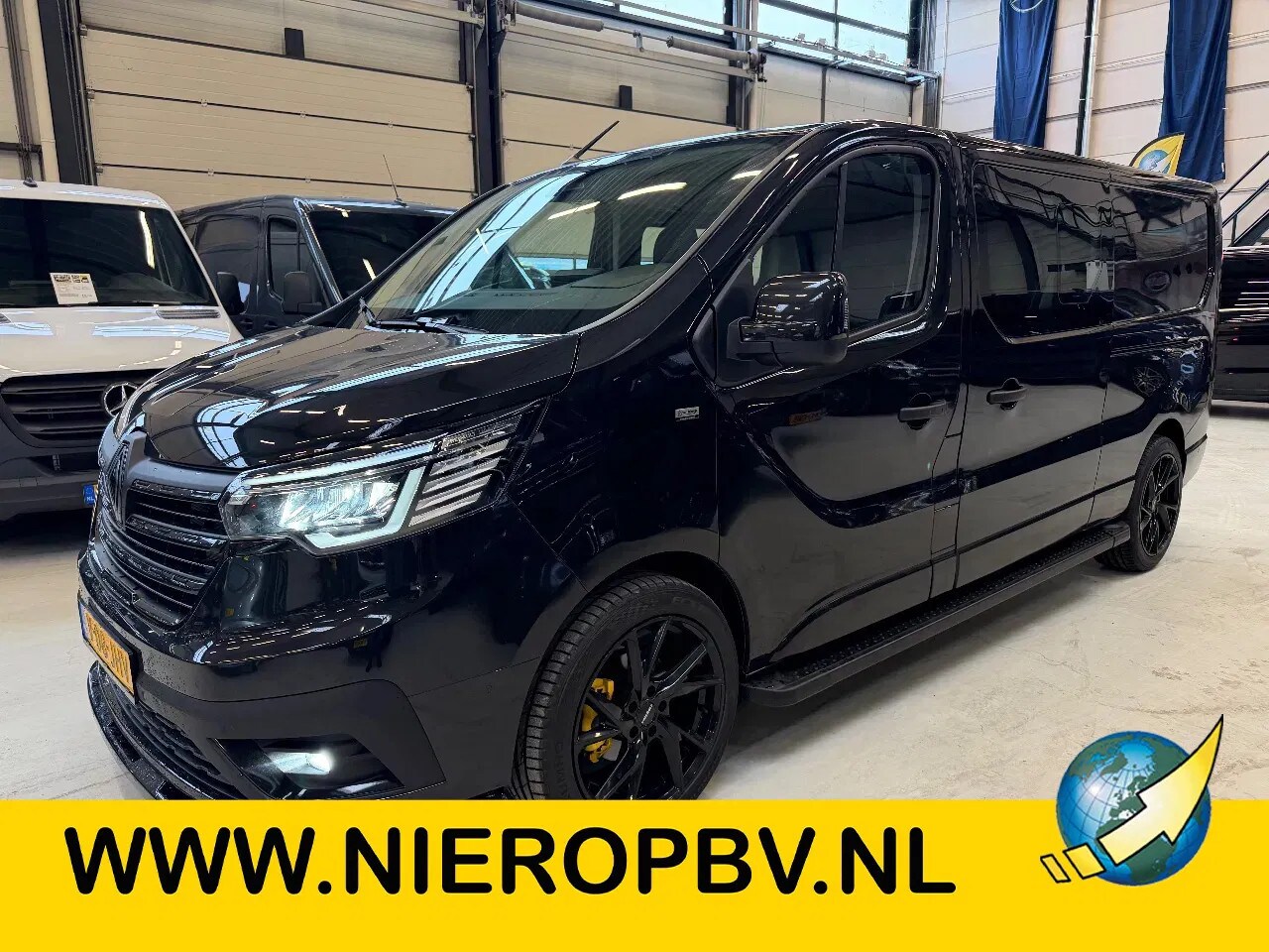 Renault Trafic - 2.0DCI 170pkDubcab Automaat Airco Navi Cruisecontrol Black Edition inc premium pakket twv - AutoWereld.nl