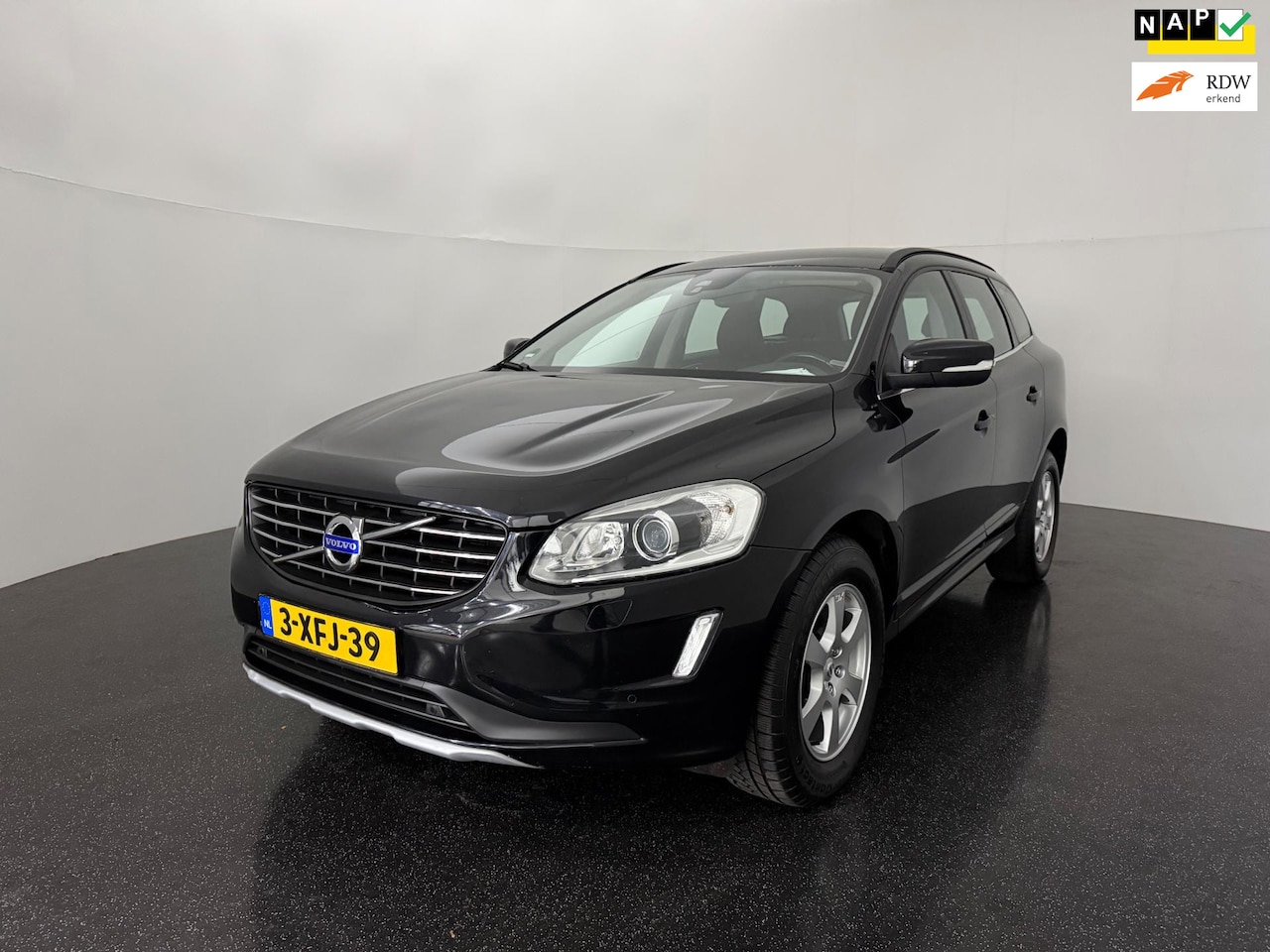 Volvo XC60 - 2.0 T5 AUT FWD Momentum / Trekhaak / Xenon / Dealeronderhoud - AutoWereld.nl