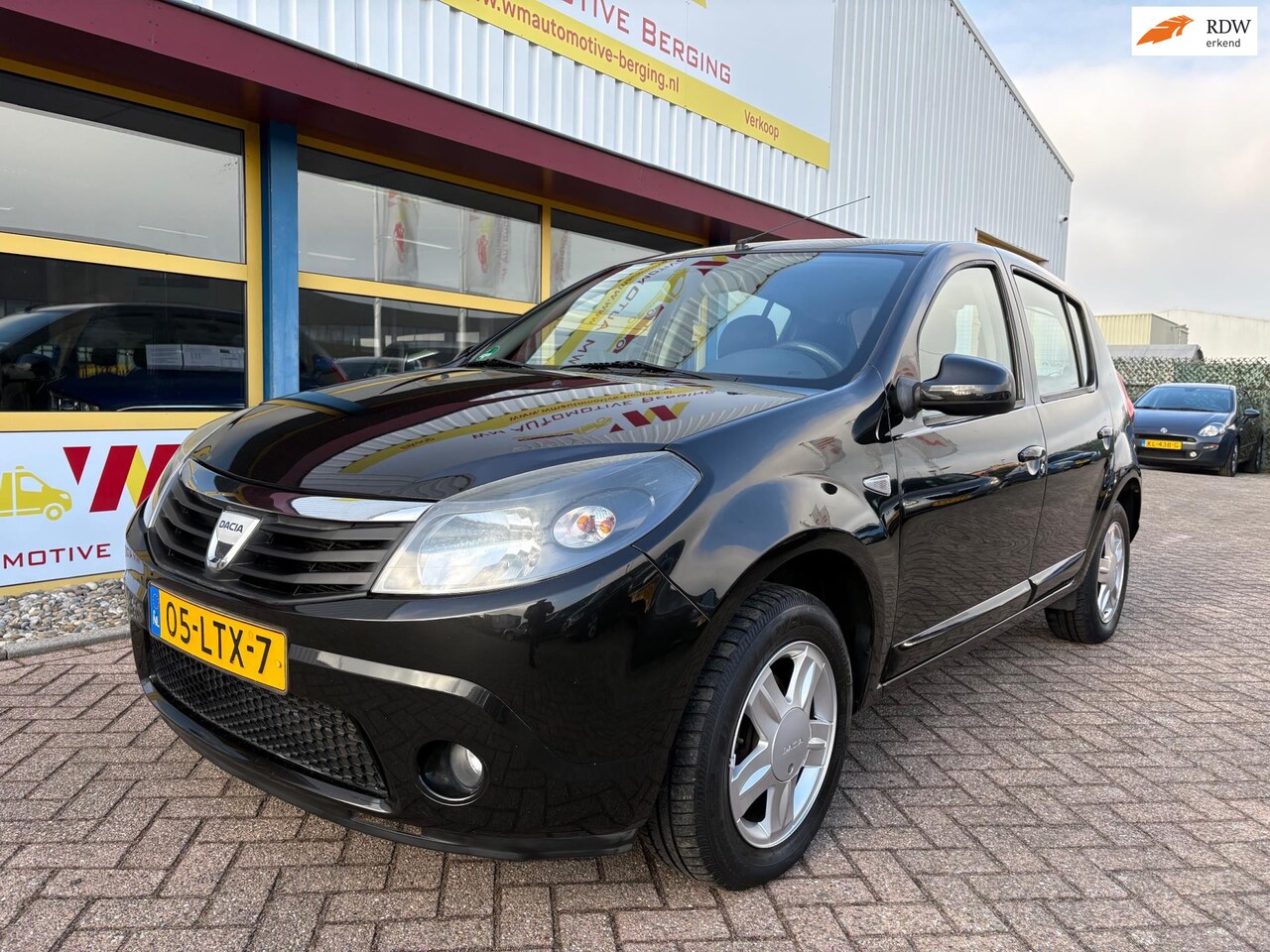 Dacia Sandero - 1.2 Blackline AIRCOapk t/m 14-3-2027 - AutoWereld.nl