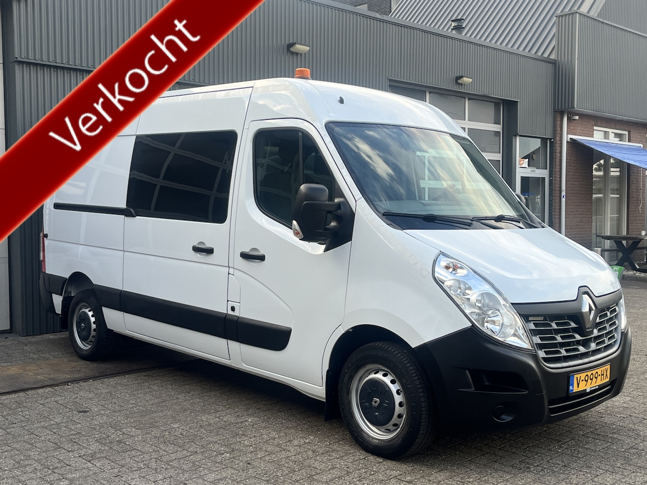 Renault Master - T35 2.3 dCi L2H2 146PK Euro 6 Airco Cruise controle Kastinrichting Omvormer Standkachel Ca - AutoWereld.nl