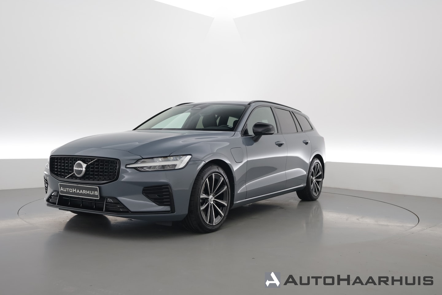Volvo V60 - 2.0 T6 Plug-in hybrid AWD Plus Dark | Navi | Memory Seats | Stoel- Stuurverw. | Apple CarP - AutoWereld.nl