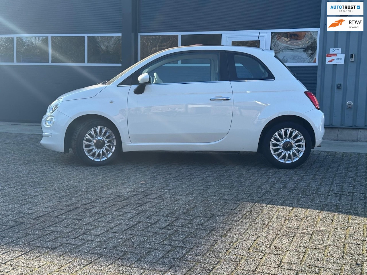 Fiat 500 - 1.2 Lounge met panorama dak, heeft nog maar 57147 kilometer gelopen. Hij ziet er keurig ne - AutoWereld.nl
