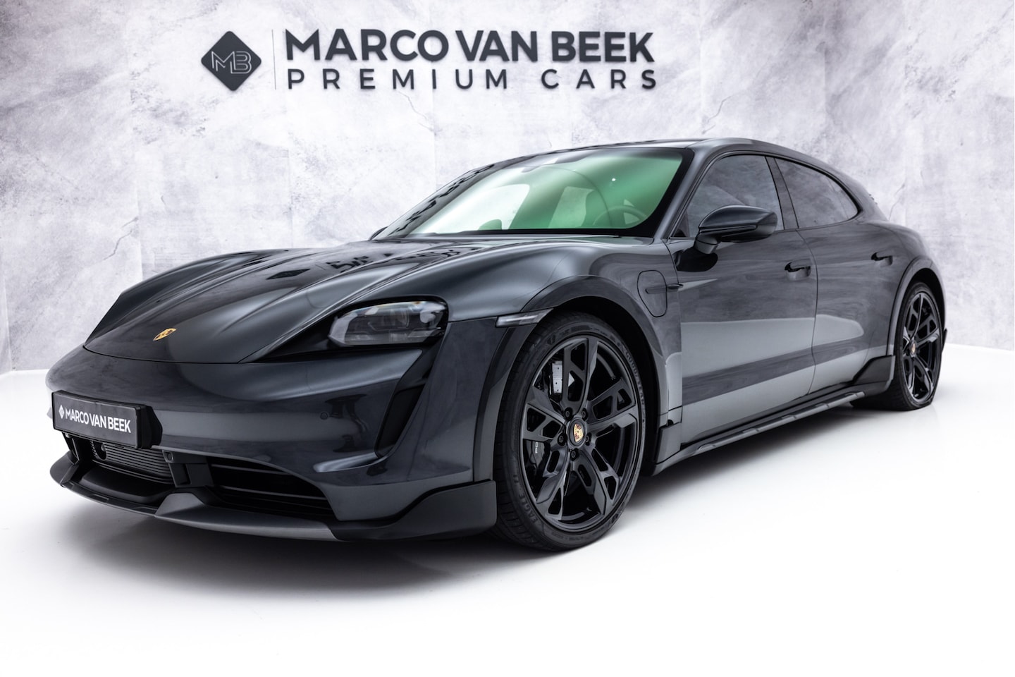 Porsche Taycan Cross Turismo - Turbo S 93 kWh | Keramisch | Burmester | Achterassturing - AutoWereld.nl