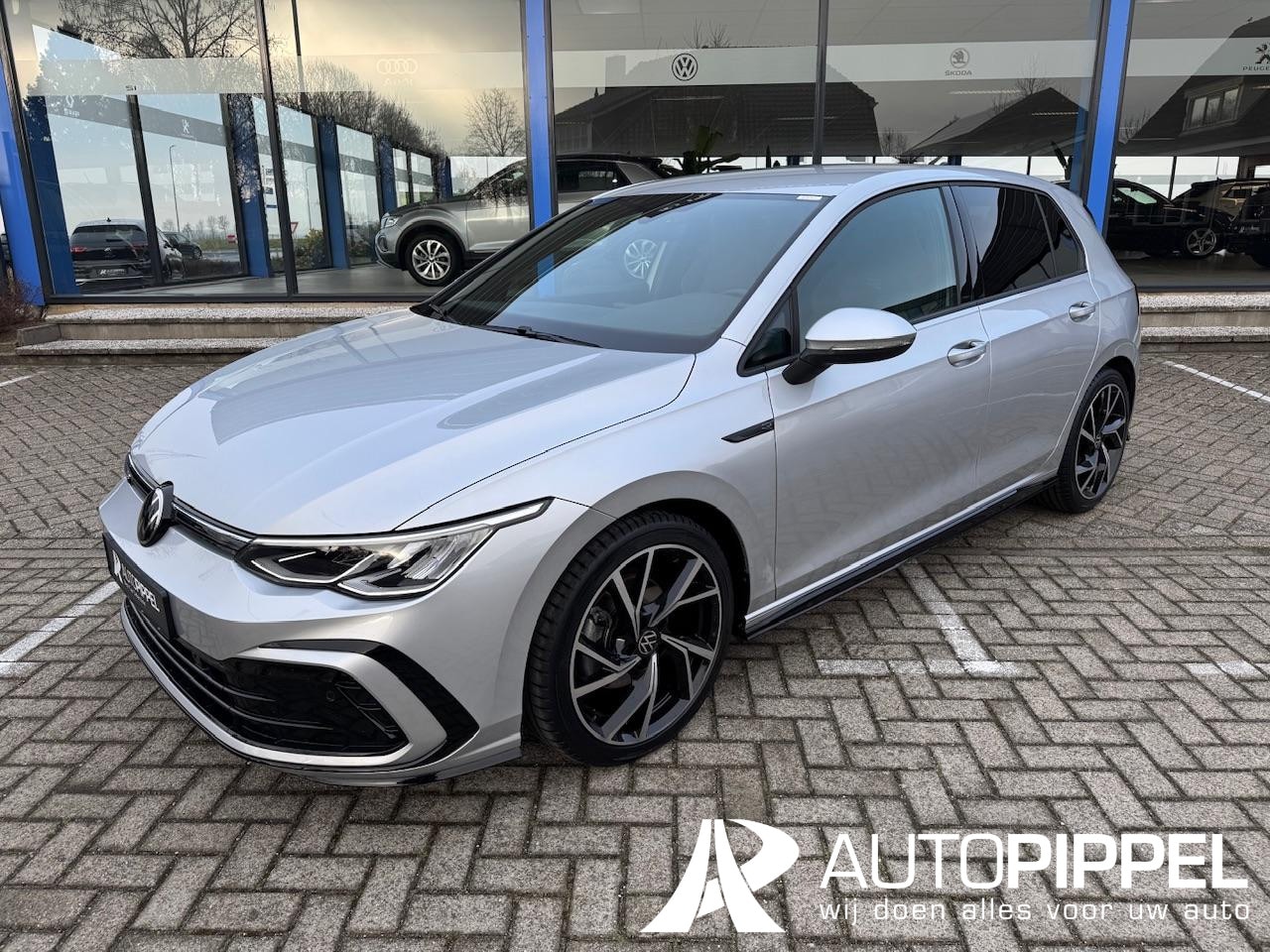 Volkswagen Golf - 1.5 eTSI R-Line 150pk | DSG | 17"LMV | ACC | LED | Camera | 1e Eig. | Mooi! - AutoWereld.nl