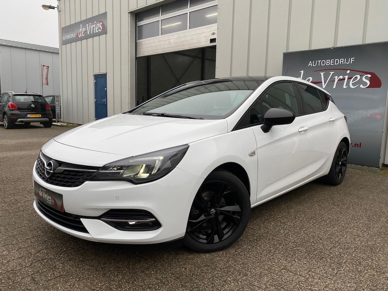Opel Astra - 1.2 Edition / Clima / Cruise / Camera / Stuur en stoelverw. / Navi / PDC / LMV - AutoWereld.nl