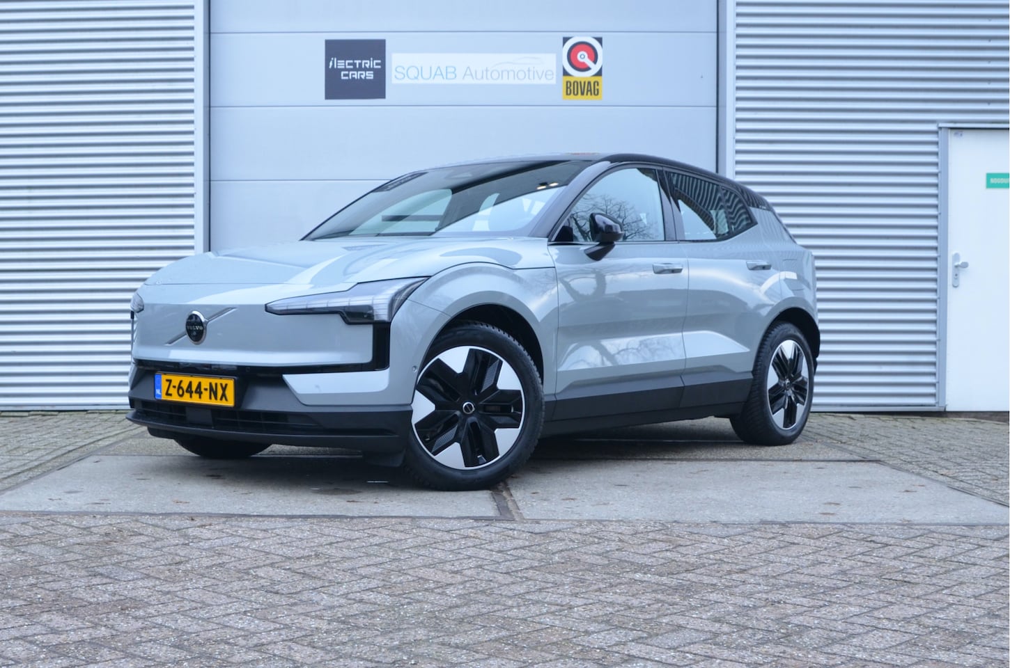 Volvo EX30 - Twin Motor Performance Ultra 69 kWh Warmtepomp, Trekhaak (1.600kg), Pano, 430pk/540nm - AutoWereld.nl