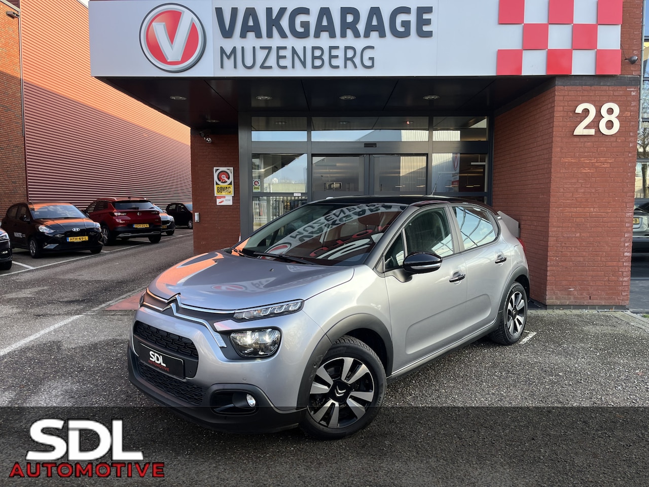Citroën C3 - 1.2 PureTech Shine // DODEHOEK // CAMERA+SENSOREN // CRUISE // CLIMA // NAVI+CARPLAY // AF - AutoWereld.nl