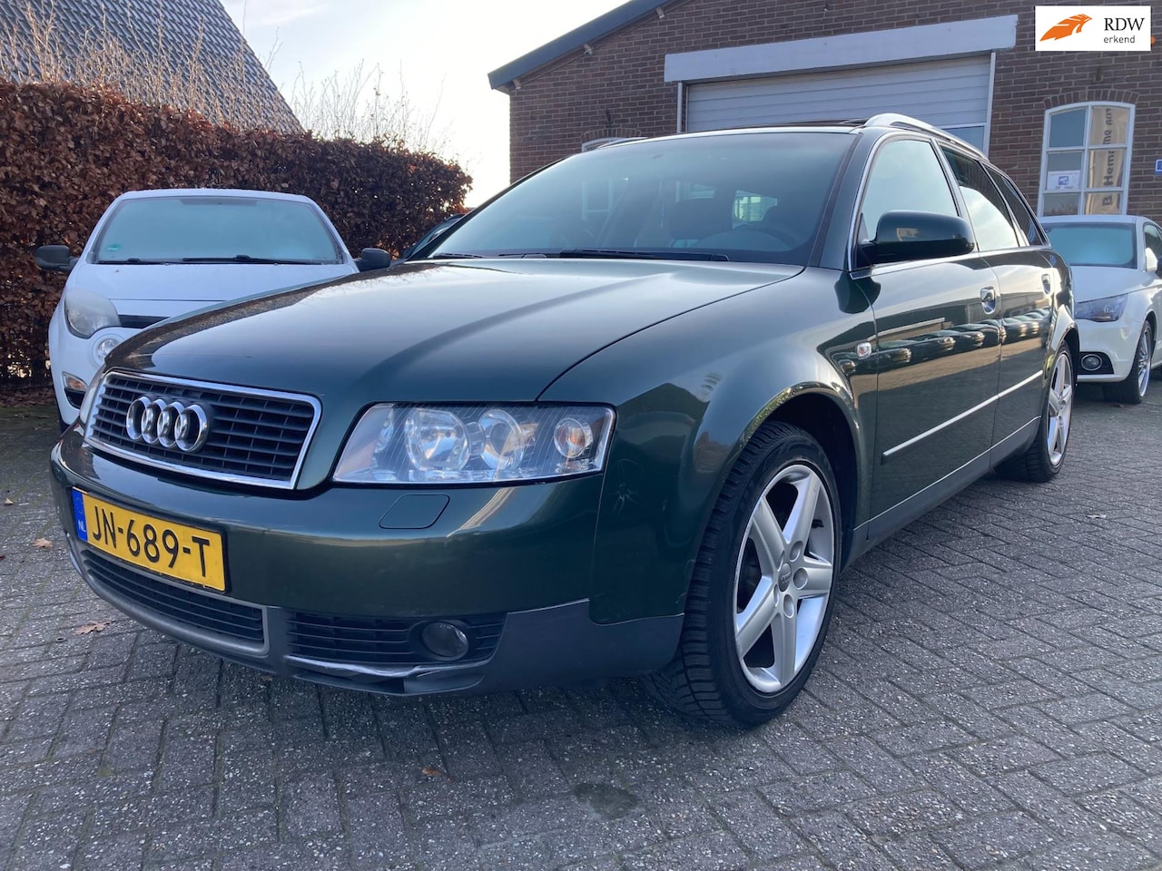 Audi A4 Avant - 2.0 Bj 2002, Clima, Schuif/kanteldak, inruil is mogelijk - AutoWereld.nl
