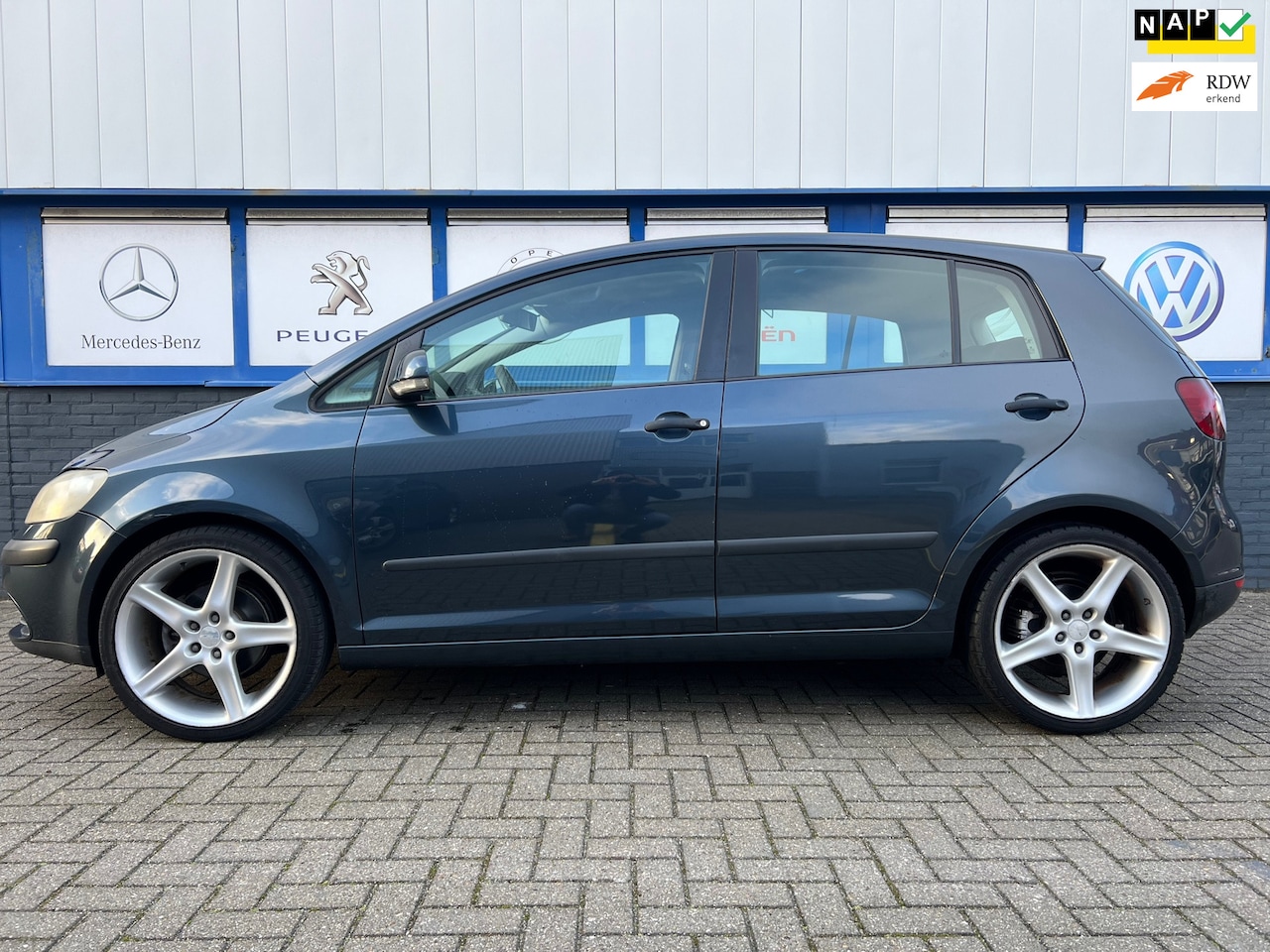 Volkswagen Golf Plus - 1.6 FSI Comfortline Business 7-2005 168000km 2995eu - AutoWereld.nl