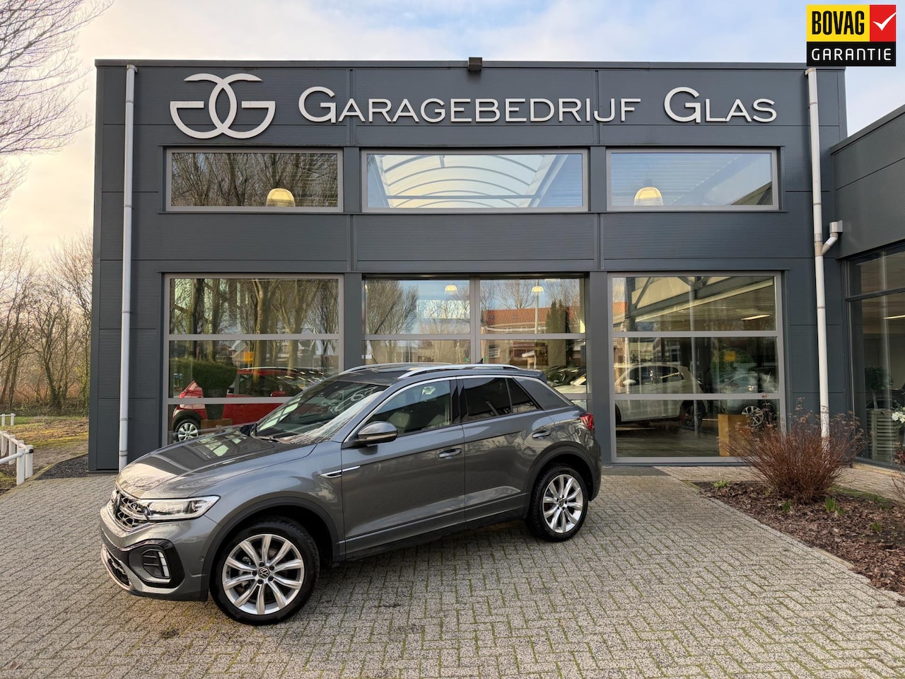 Volkswagen T-Roc - 1.5 TSI R-Line camera - stoel-stuurverw. - AutoWereld.nl