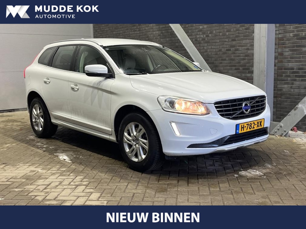 Volvo XC60 - T5 FWD Momentum | Trekhaak | Vol-Leder | Stoelverwarming | Cruise Control | Getint Glas - AutoWereld.nl
