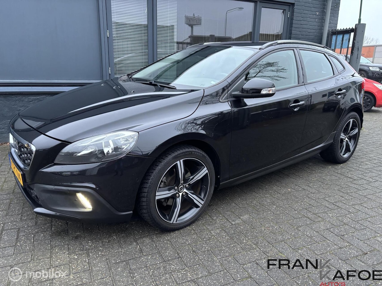 Volvo V40 Cross Country - 1.6 T4 Momentum Aut. Navi ECC Cruise 18" Parkeer-hulp - AutoWereld.nl