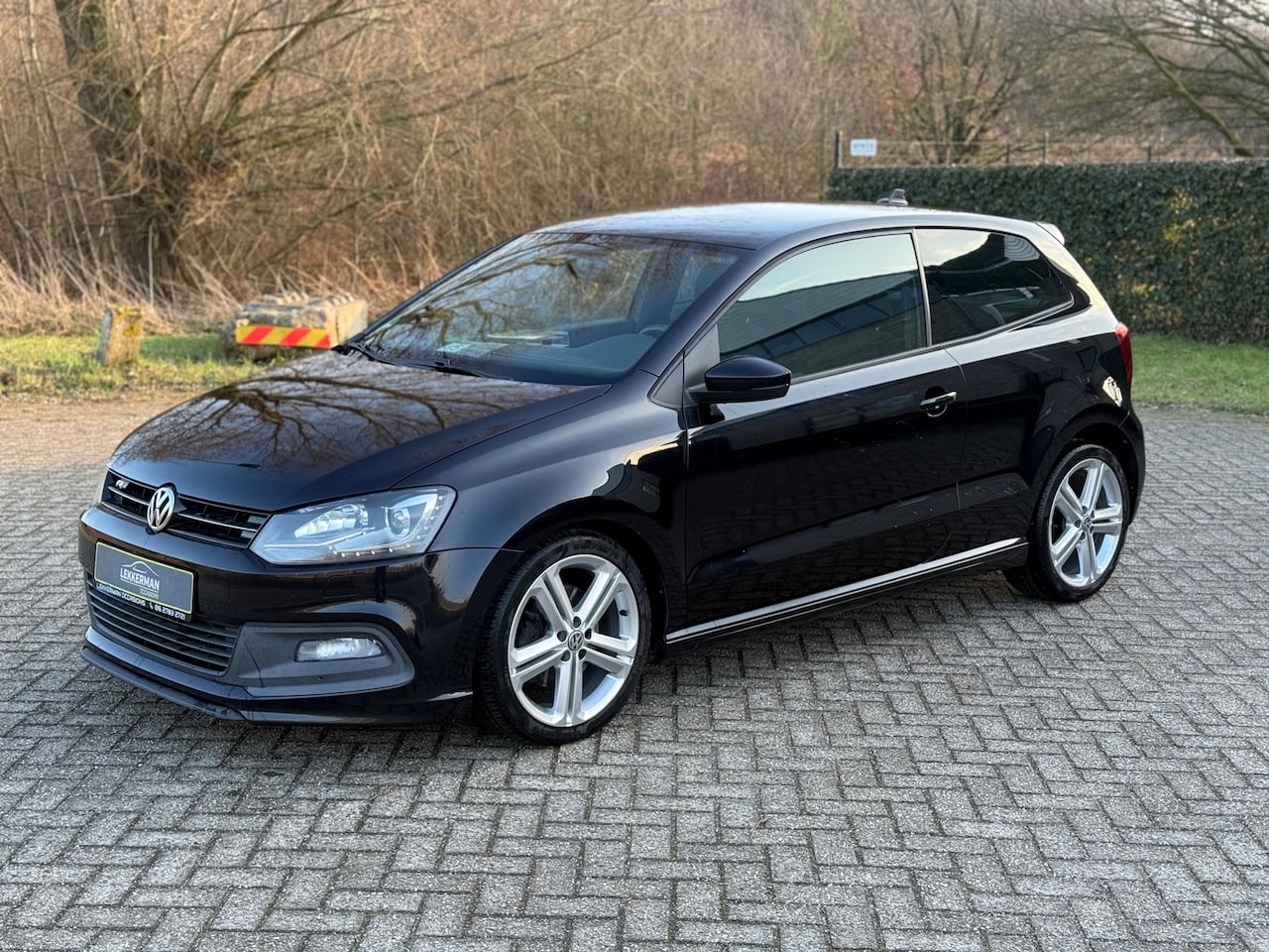 Volkswagen Polo - 1.2 TSI Highline R-line I UNIKE KM STAND I 105PK I 6BAK I UNIEK - AutoWereld.nl