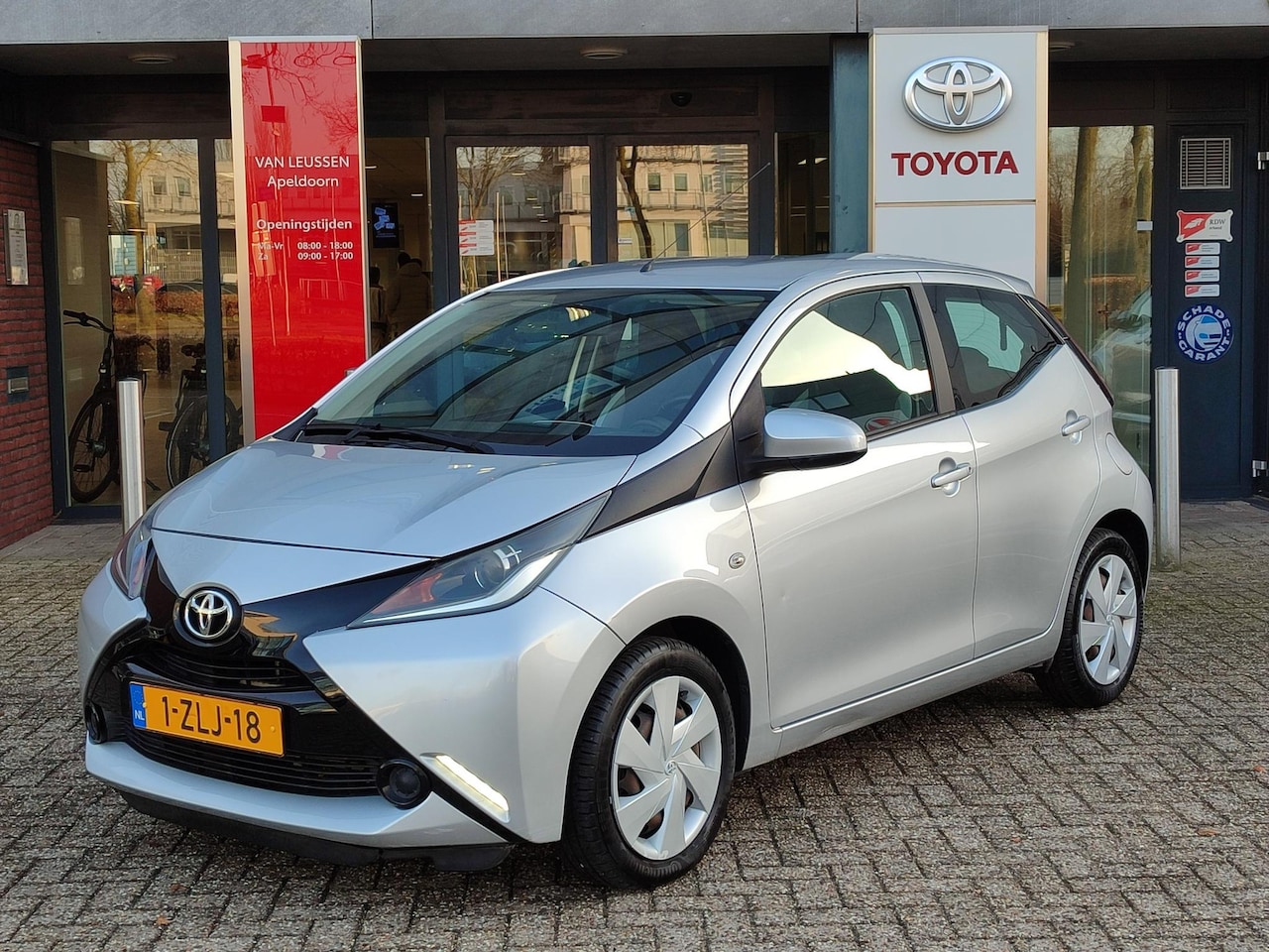 Toyota Aygo - 1.0 VVT-i X-PLAY AUTOMAAT CAMERA AIRCO BLUETOOTH EL-RAMEN/SPIEGELS LAGE KM! NL-AUTO - AutoWereld.nl
