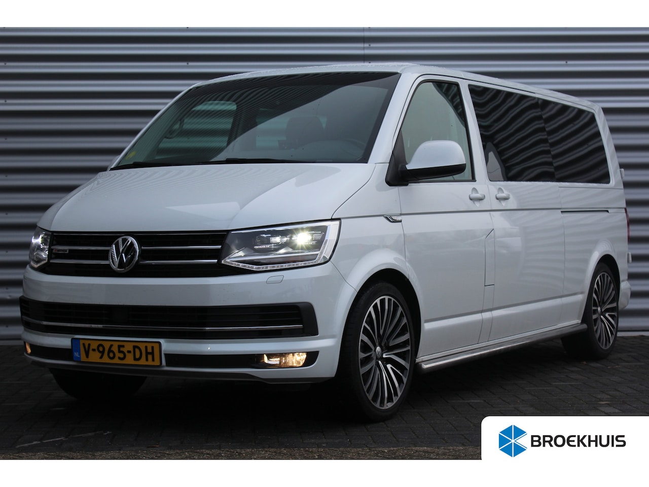 Volkswagen Transporter - 2.0 TDI 204PK L2H1 DC 4MOTION HIGHLINE AUTOMAAT / NAVI / LEDER / CLIMA / FULL-LED / PDC / - AutoWereld.nl