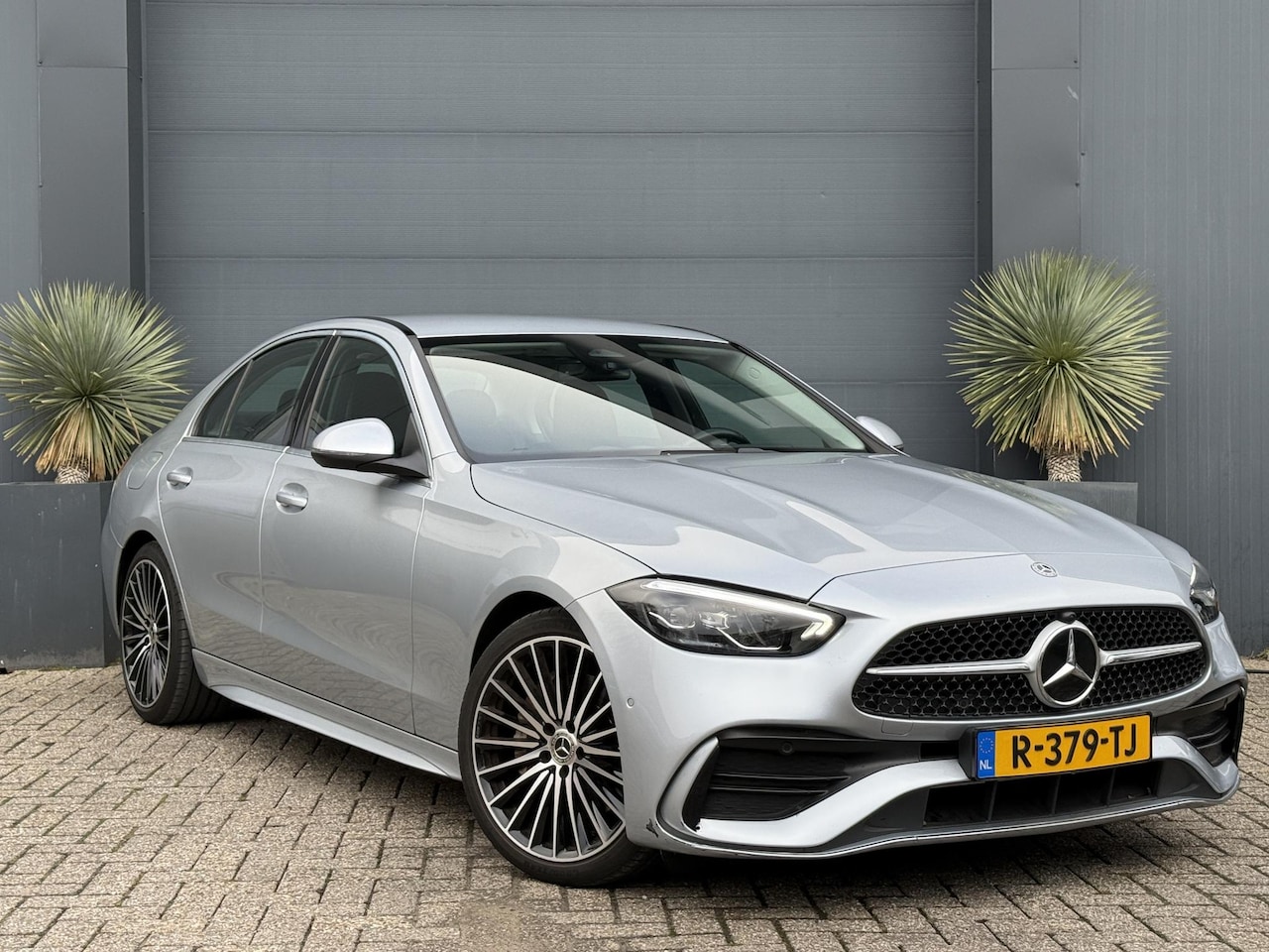 Mercedes-Benz C-klasse - 180 AMG Line BTW Automaat/LED/Fabr.garantie/Camera - AutoWereld.nl