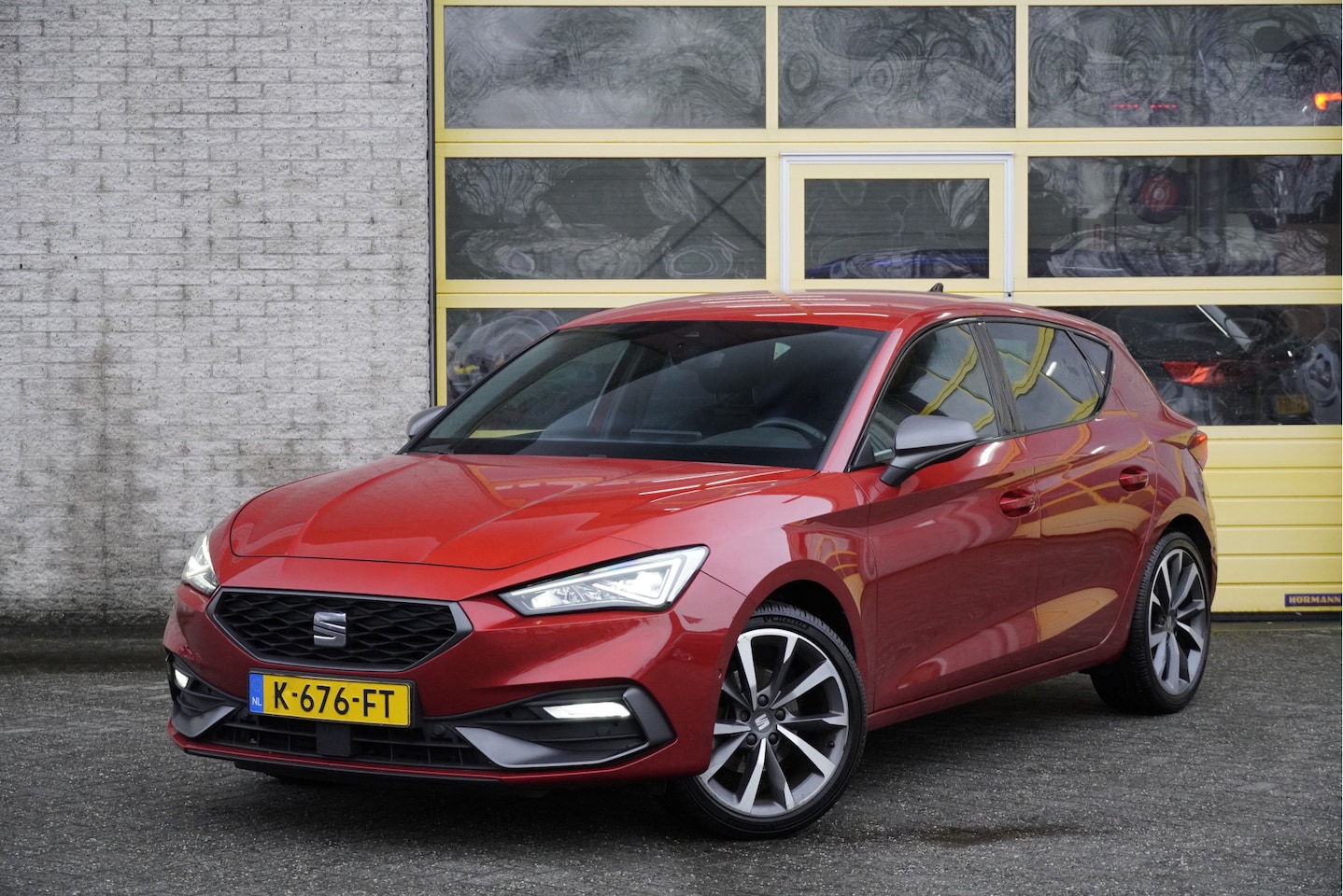 SEAT Leon - 1.5 TSI 150PK! FR Launch Edition BJ2020 Lmv 18" | Led | Pdc | Navi | Elek. trekhaak | App- - AutoWereld.nl