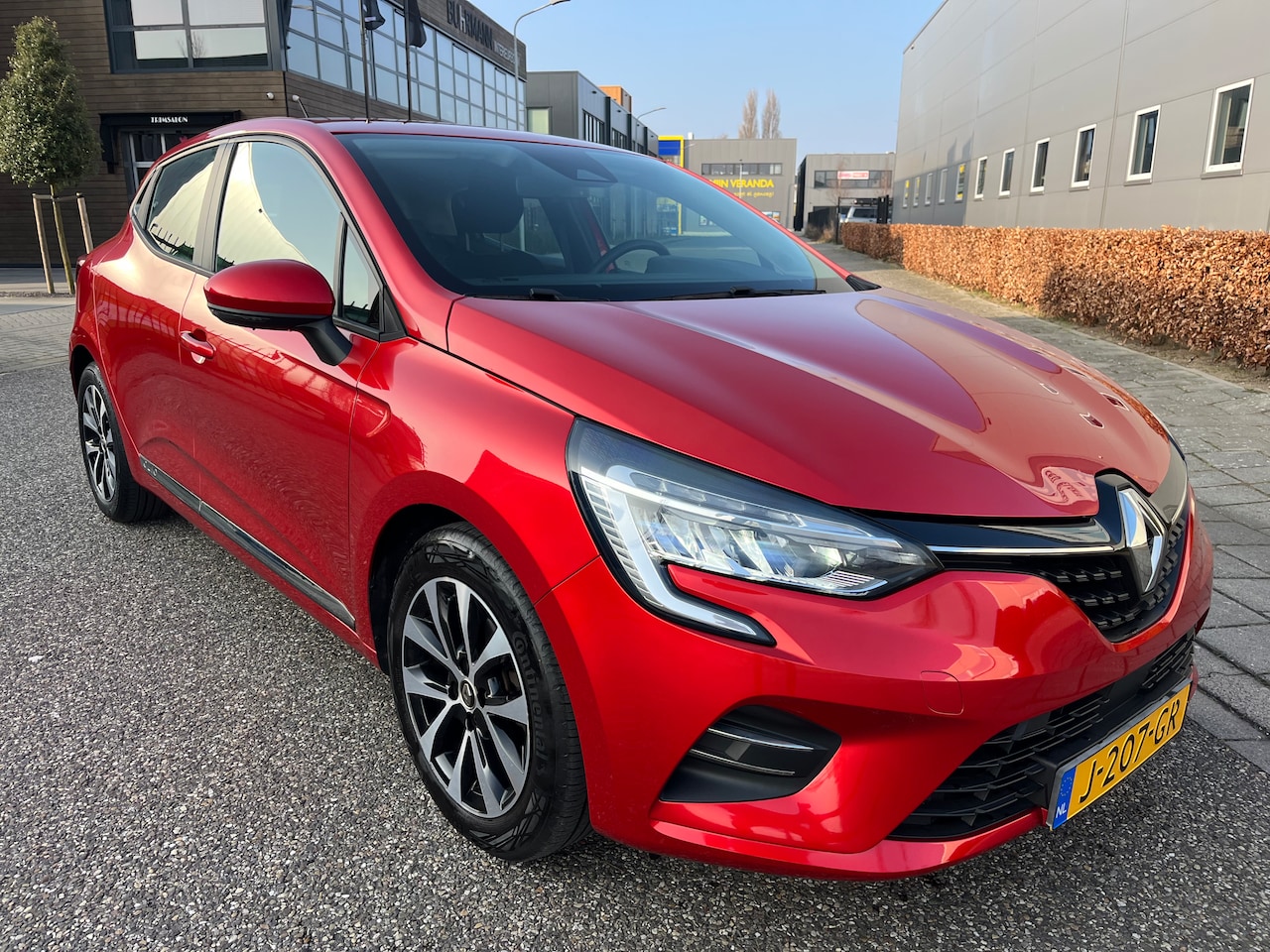 Renault Clio - 1.0 TCe Bi-Fuel Zen Nieuwstaat | 25.000km | Dealer onderhouden | Trekhaak - AutoWereld.nl