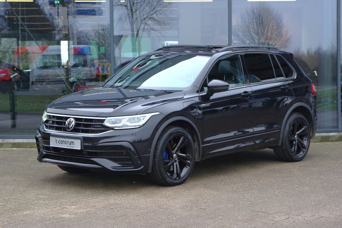 Volkswagen Tiguan - 1.4 TSI 245 PK eHybrid R-Line Business+ Leder, Panoramadak, Matrix-LED, Adap. Cruise Contr - AutoWereld.nl